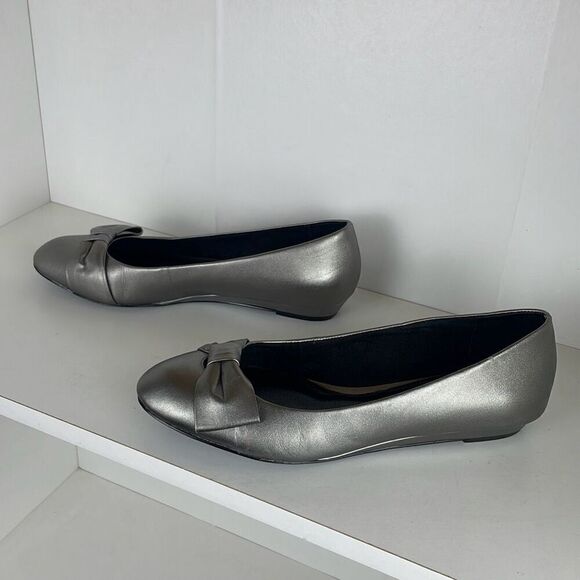 Ann Taylor LOFT Bow Accent Micro Wedge Flats 6 - Picture 3 of 16